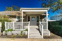 4 houses from the beach!  Belmar Rear East Cottage