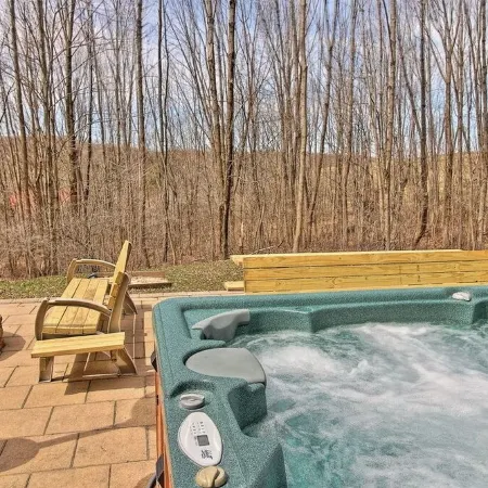 Hidden Gem💎Large Ellicottville Chalet🍁Woods⛷ Hot Tub 🕹️ Arcade Fun 🔥Fire Pit