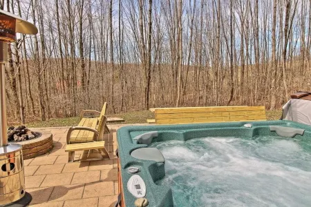 Hidden Gem💎Large Ellicottville Chalet🍁Woods⛷ Hot Tub 🕹️ Arcade Fun 🔥Fire Pit