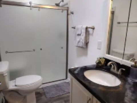 Charming suite in Marion IN, right next to Indiana Wesleyan University 馬里恩酒店