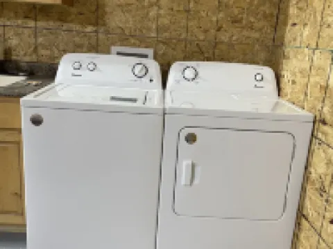 Store that boat inside!  Blocks to boat ramps/Marina & Restaurant Hoteles en Chamberlain