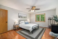 Cozy Cottage w/ Shared Neighborhood Lake Access