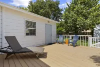 Paradise on Palmway 3/2 Cottage Walk to the Beach