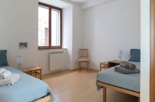 Casa Sulle Mura Medioevali. Comodissimo no Scale. Servizi Raggiungibili a Piedi