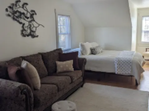 Mine Ridge House; Buggy watching and farm views. 15 min drive to Sight and Sound Hotels in Sadsbury Township
