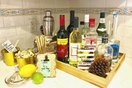 The Coach House- Entire Home - 2 bedroom/3 bath Orlando getaway!