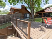 Beautiful 4/3 waterfront home with 2 master suites Hotels in Tool