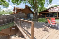 Beautiful 4/3 waterfront home with 2 master suites