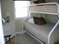 'Pond House' on Huge Horse Farm; Great for Young Families: Escape the City. Hotels in Orange County