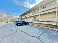 Sleeps 12. 3 Befroom w/Loft Better Than Any Motel.