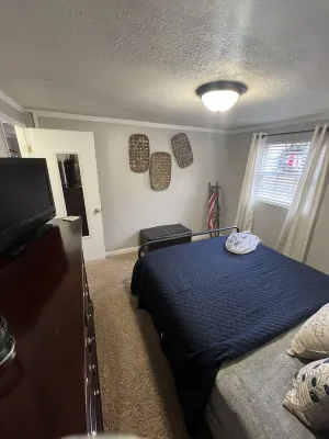 “The Little House” Hotels in Oliver Springs