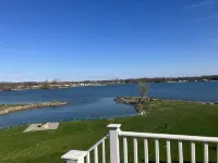 Idyllic 2 bedroom Apartment/Flat on Lake Ontario