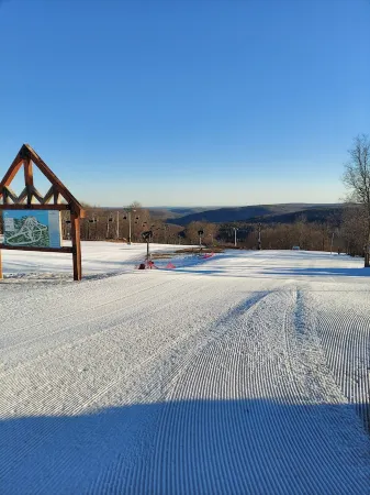 Mountain Retreat Masthope-Ski-Boat-Swim. Walk to ski slopes-pools - Pet Friendly