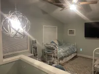 Beautifully Remodeled Cottage on Otsego Lake!  Amazing Sunsets!! 2 Kayaks!