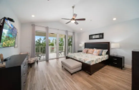 Vacay Vibes ~ Tropical Luxury Home in Mariners Club. Pools, Marina, Pickleball