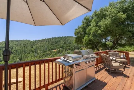 Mountain Family & Pet Home - Hot Tub - Hiking Trail - Valley Back Yard View Отели в г. Маунтин Ранч