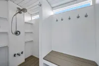 5Br Pet Friendly - Salt Water Hot Tub!! Oceanside in Beach Haven!!! - 부티크