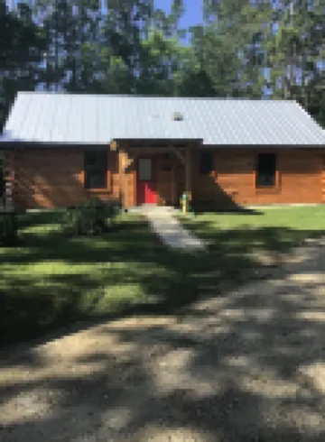Log Cabin ,Ocklawaha FL, Close to Ocala Villages Pet Friendly ,Lake Weir