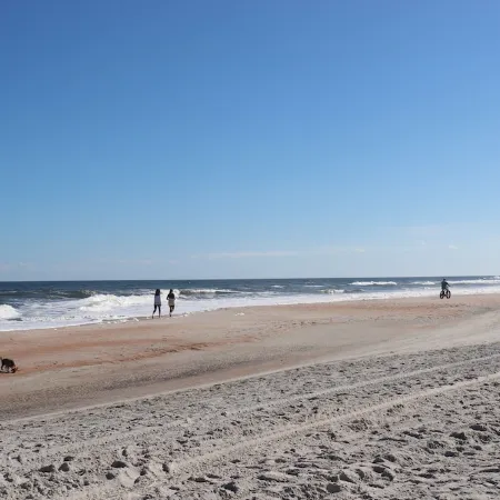 Southern C's Beachfront condo, tropical heated pool, great for family or couple