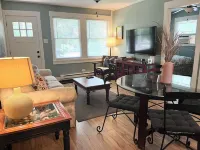 2 bed/1 bath, 1.5 blocks to beach/town, dog friendly