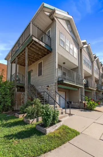Downtown Condo w/ City Views • Walk to Streetcar