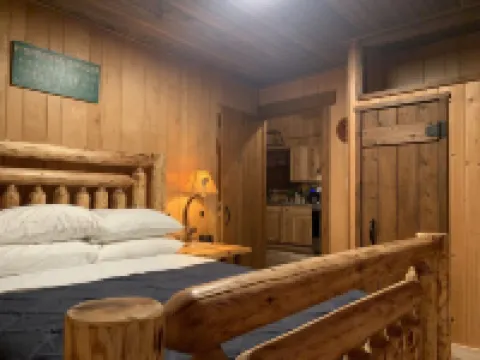2Q Cabin near Leesville Lake ~Pets welcome~ Hotels in Carroll County