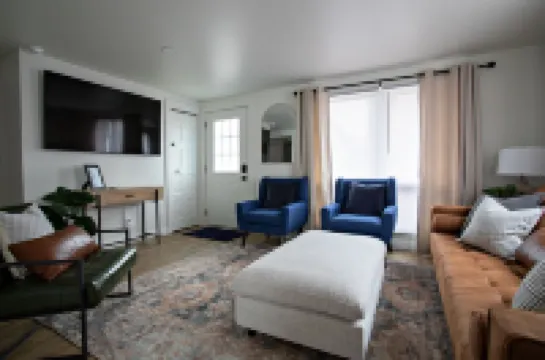 Charming small town experience in Hagerstown, Indiana, self check-in, sleeps 5+