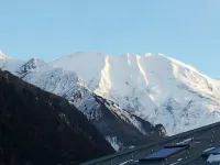 Superb new apartment, nice and functional. Heartwarming welcome. Hotel a Saint-Gervais-les-Bains