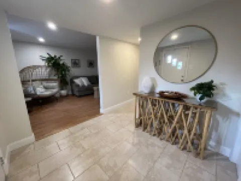 Pure Salt Villa. Lux. Pet Friendly. 3BR 3BA. Sleeps 11. Hotels in Villas