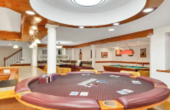 Ultimate 9 Bd Getaway: Theater, Game Room, Firepits, 2 Kitchens, River Frontage