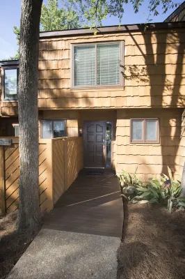 Lakefront Villa in StillWaters – Perfect for Relaxation & Adventure! Hôtels à : 