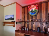 Cozy, peaceful "camp" in Hollywood Hills, just north of the town of Old Forge - Homestays