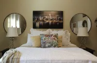 Casa Mexicana, spacious/modern home, designed for cozy family vacation South-View Cemetery附近的飯店