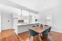 Luxury Cottage Accommodation - Restored/renovated 100 year old cottage