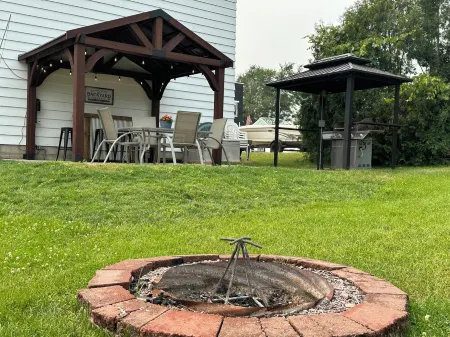 The Lake Mason Lodge - Entire "Lodge" for large groups!