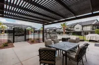 RedRock BnB -Pool-Hot Tub -Pickle Ball - Splash Pad - Playground