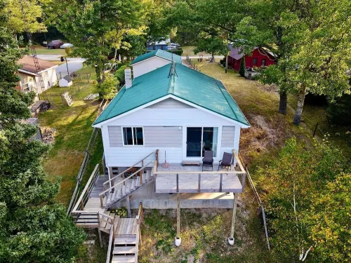 Cottage right on the AuSable River in charming Mio
