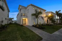 Brand New Luxury Lagoon Home, near beach & IMG! IMG Academy Golf Club 주변 호텔