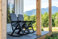 Stargaze on 12 Acres: Hot Tub 55" Fire Pit Grill