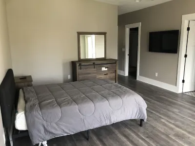 DT Indy Near Convention Lucas Oil & Gainbridge ガーフィールド植物園周辺のホテル