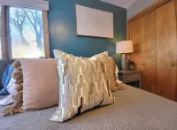 Lake Retreat, Year Round Hot Tub, Pool Table, Pedal Boat Hotels in Fridley