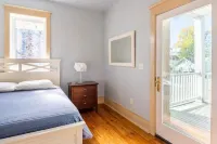 Spacious 4BR home; 5 min walk to downtown Milford!