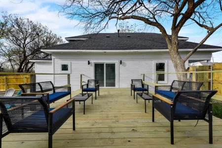 Downtown McKinney Modernized Historical home