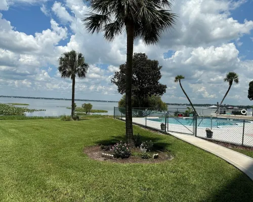 2 Bed/2 Bath Condo - Close to Downtown Sebring & Racetrack セブリングのホテル