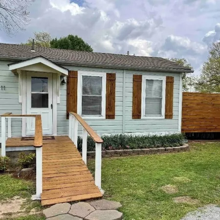 Cape Cod Style on Grand Lake - Romantic Honeymoon Cottage w/ Hot tub #11