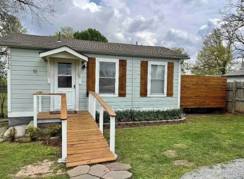 Cape Cod Style on Grand Lake - Romantic Honeymoon Cottage w/ Hot tub #11