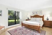 Serene Renovated PGA National Golf Villa - Spa, Pool, Beach. Family friendly!