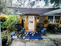 Lovely retro island studio