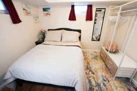 Walkable to all in Downtown Seaford! Clean 1 bed basement unit