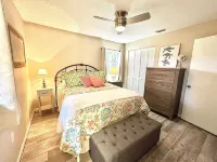 Floridian 4 bedroom home, sleeps 7, walk to downtown